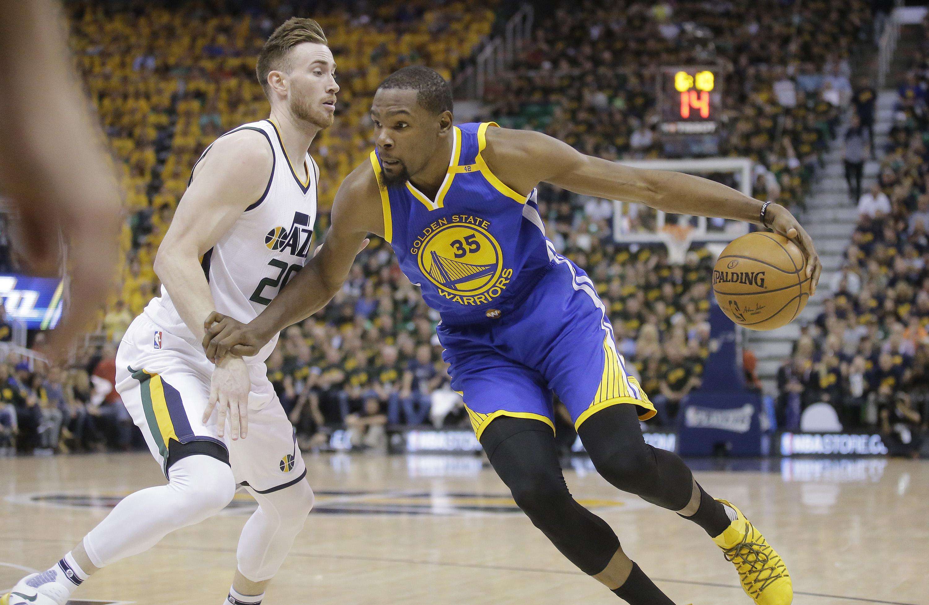 迈克·布朗：哈特整晚防字母哥都非常拼，唐斯进攻篮板很关键（迈克·布朗：哈特整场死守字母哥拼劲十足，唐斯的进攻篮板至关重要）