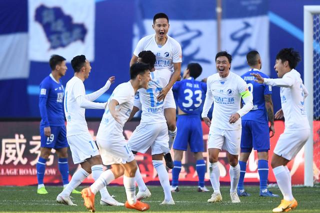 足球国足新星连续两轮破门，迅速走红（国足新秀两轮连破门，火速走红）