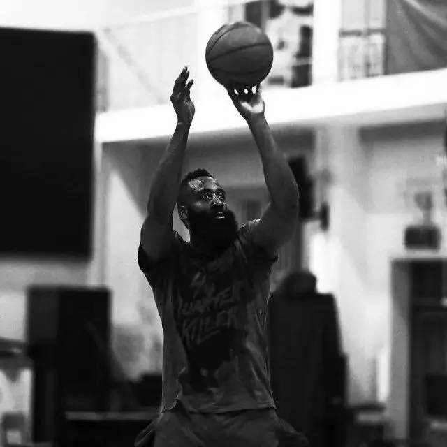 子弹对阵跳伞蚁首发公布：哈里森、普拉瑟领衔（子弹战跳伞蚁首发阵容出炉：哈里森、普拉瑟坐镇）