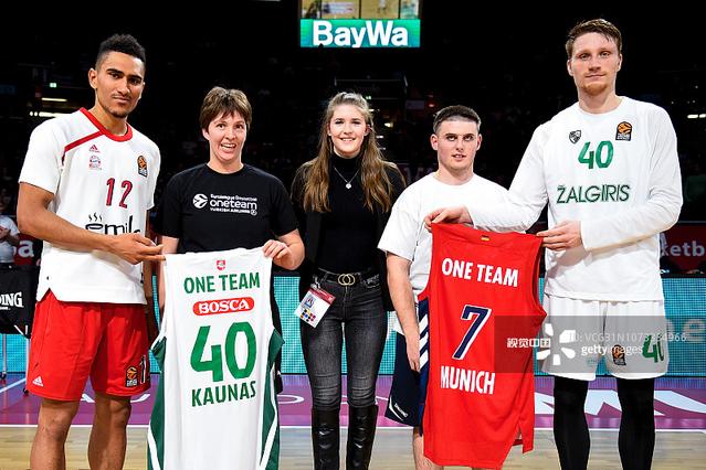 亚历山大阿诺德重回安菲尔德被狂嘘你怎么看？（亚历山大阿诺德重返安菲尔德遭满场嘘声，该如何解读？）