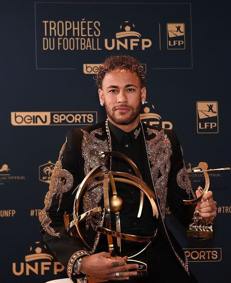 没进行场地检查，一场苏格兰冠军联赛在开赛前15分钟宣布推迟（因未做场地检查，苏格兰冠军联赛比赛赛前15分钟临时延期）